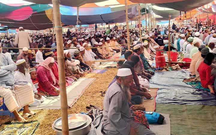 বগুড়ায় ইজতেমায় হাজারো মুসল্লির জুম্মার নামাজ আদায়